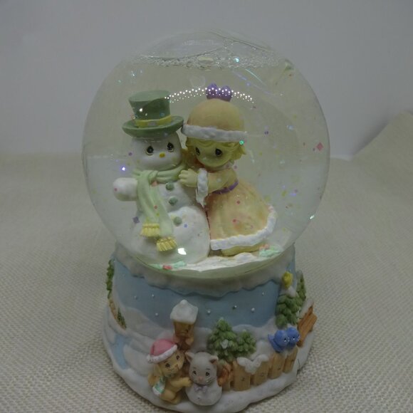 PRECIOUS MOMENTS 2000 Musical Snowglobe WE WISH YOU A MERRY CHRISTMAS EUC - Picture 4 of 4